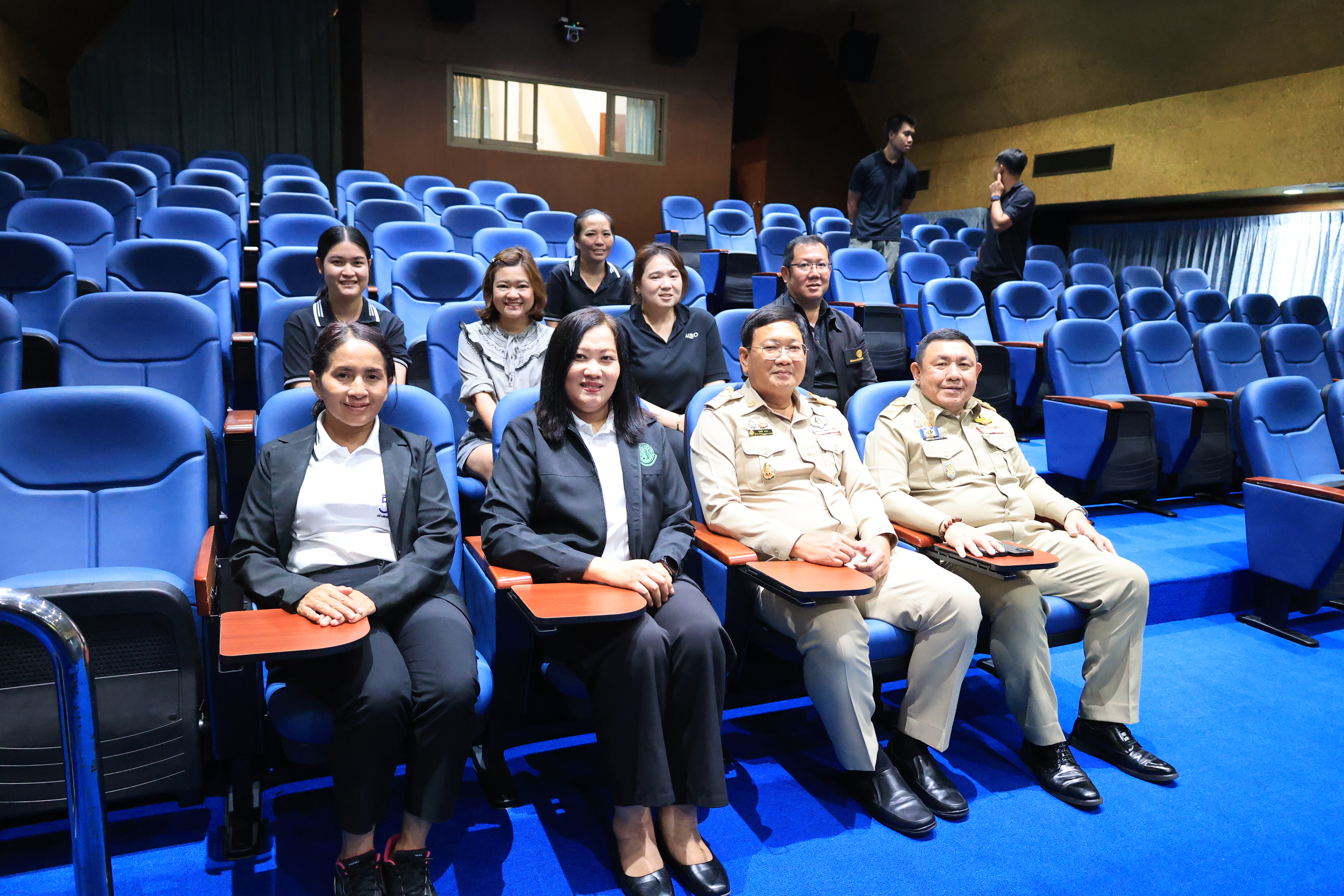title - เลขาธิการ ส.ป.ก. ตรวจความเรียบร้อย การปรับปรุงห้องประชุม ชั้น 4 ศาลาพระมิ่งขวัญ ศูนย์ส่งเสริมและพัฒนาอาชีพเสริมนอกภาคการเกษตร (ศพส.) อำเภอบางไทร จังหวัดพระนครศรีอยุธยา